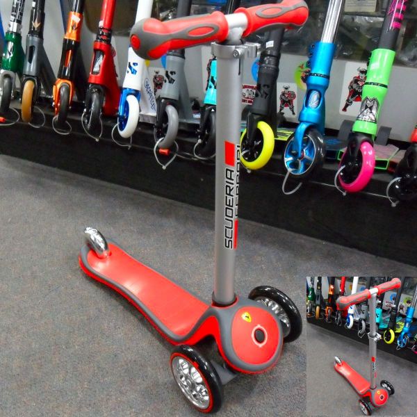 Globber Scuderia Ferrari Edition Mini Scooter